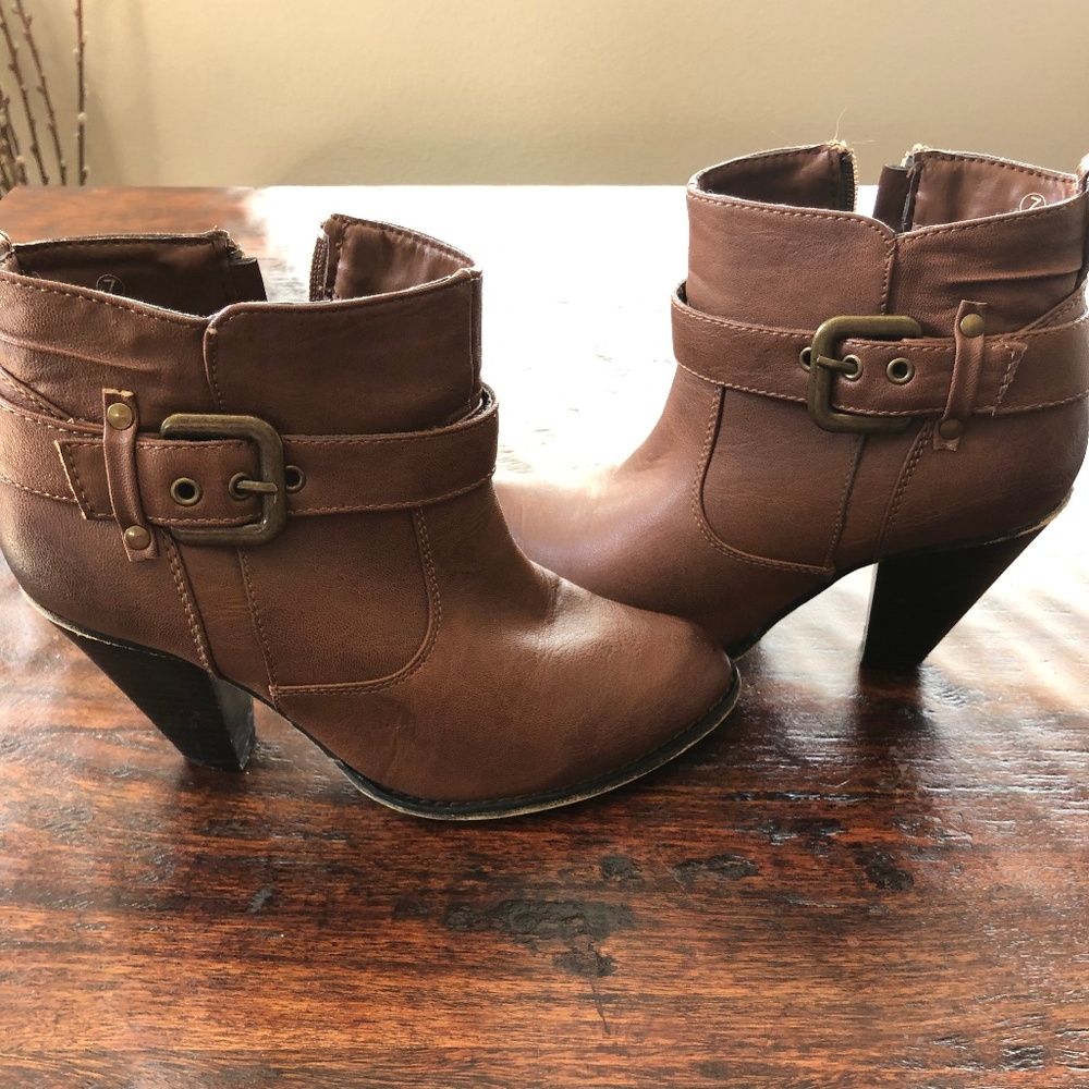 Brown Ankle Boot w/Decorative Buckle - 7M